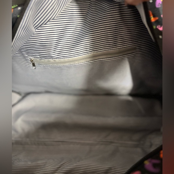 💚💜🩷NWT- SUPER CUTE WITCHES HAT ROLLING DUFFLE BAG💚💜🩷 - Picture 5 of 7